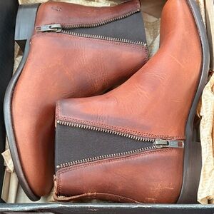 Women Carly Zip Chelsea Brown Leather Ankle Boots